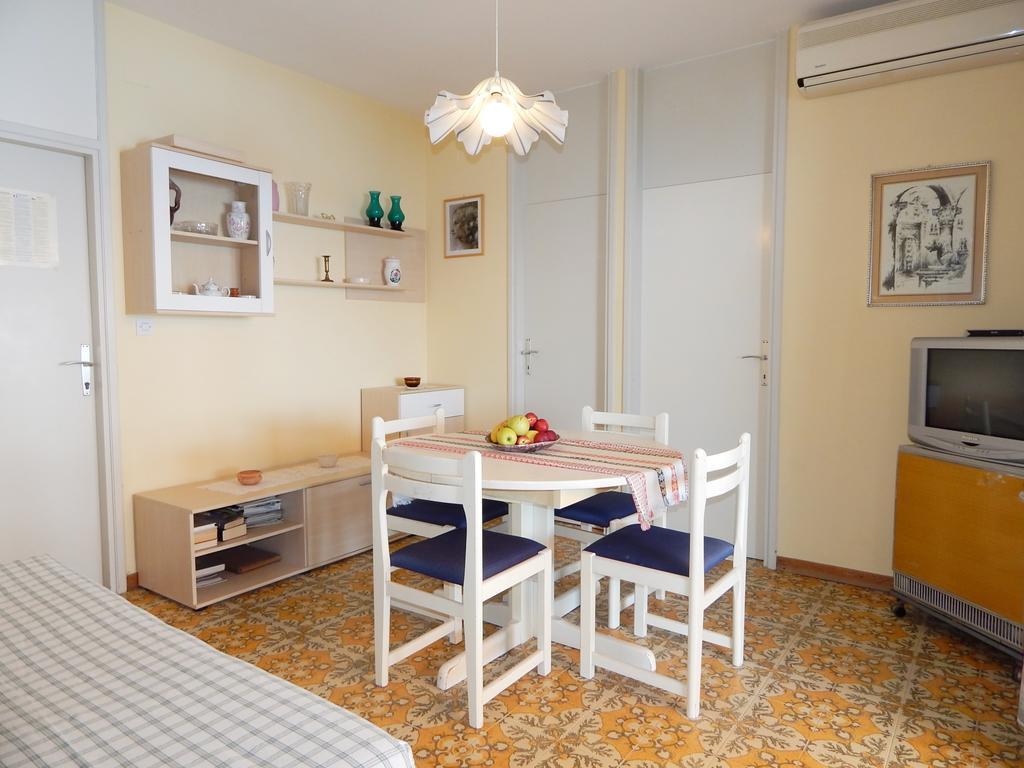 Maristika Apartment *